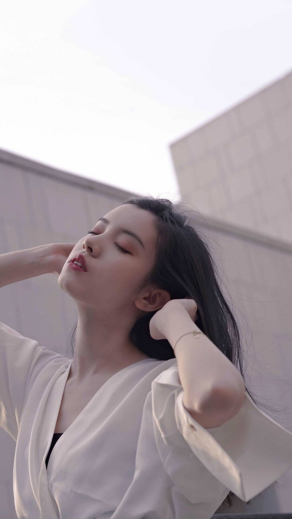 钢铁丛林狂想曲，当黄蜂铁血拼杀之际，极速赛道正上演接管狂飙