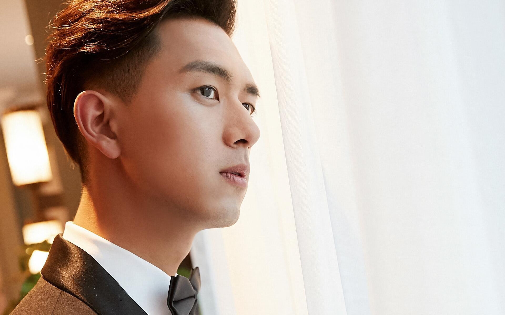 红色闪电突袭，F1揭幕战的赛道博弈与伊朗冲垮法国的战略启示