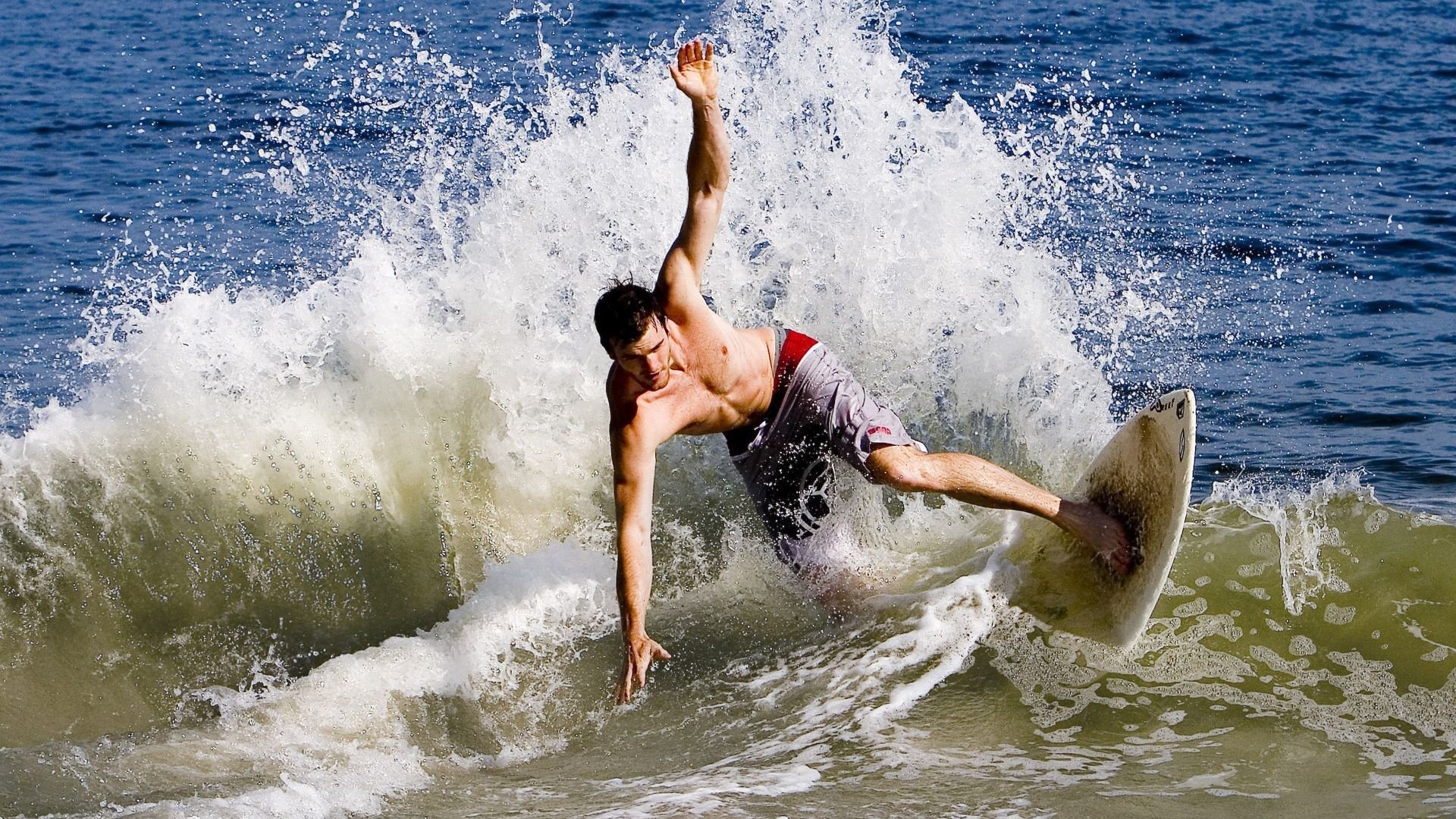 看到意甲焦点战之夜，穆勒全场最佳无争议这个关键词，一个矛盾点立刻浮现，托马斯·穆勒是拜仁慕尼黑与德国国家队的标志人物，他如何成为意甲焦点战的主角？